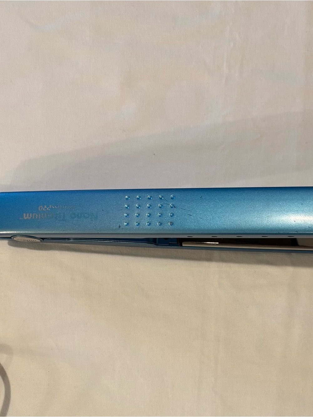 BabylissPRO 1 1/4" Nano Titanium Flat Iron - Picture 7 of 9
